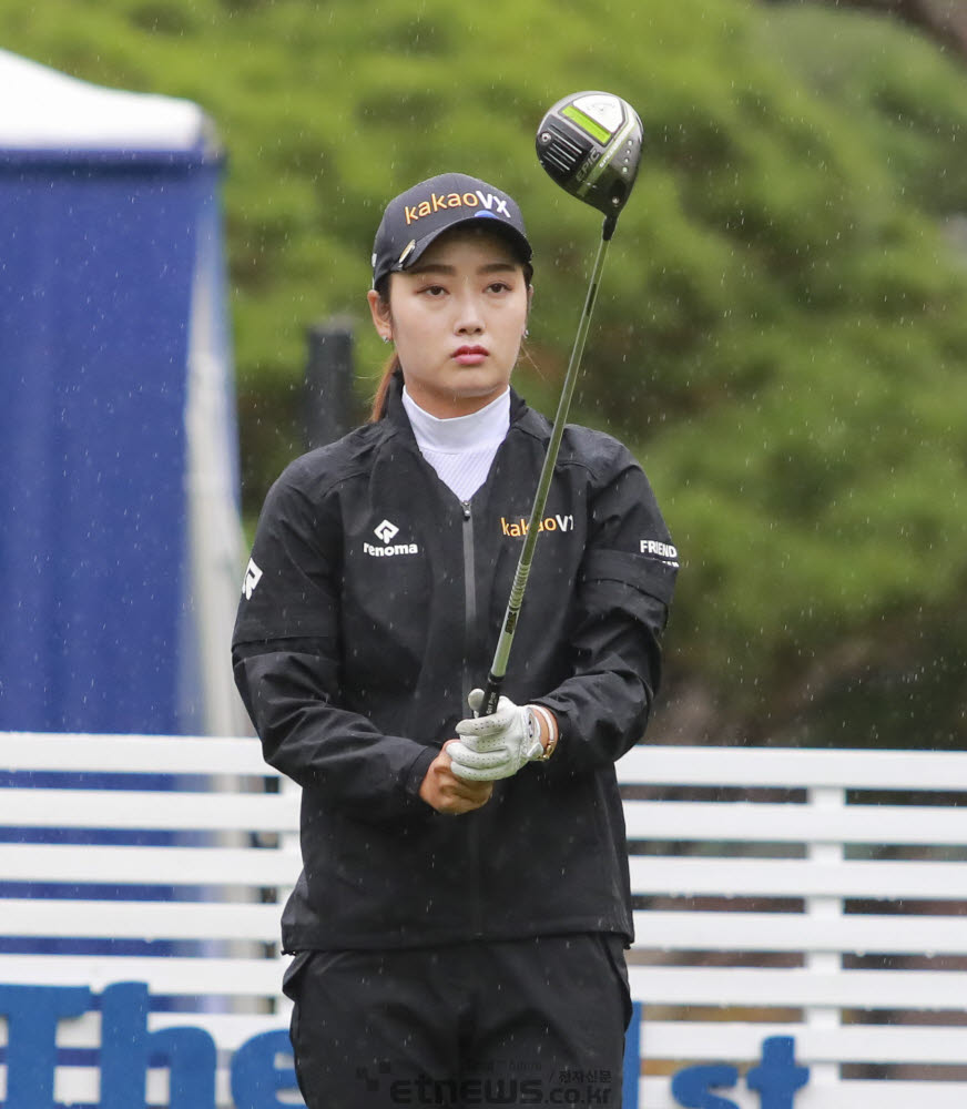 [포토]한진선, 목표는 페어웨이 중앙으로