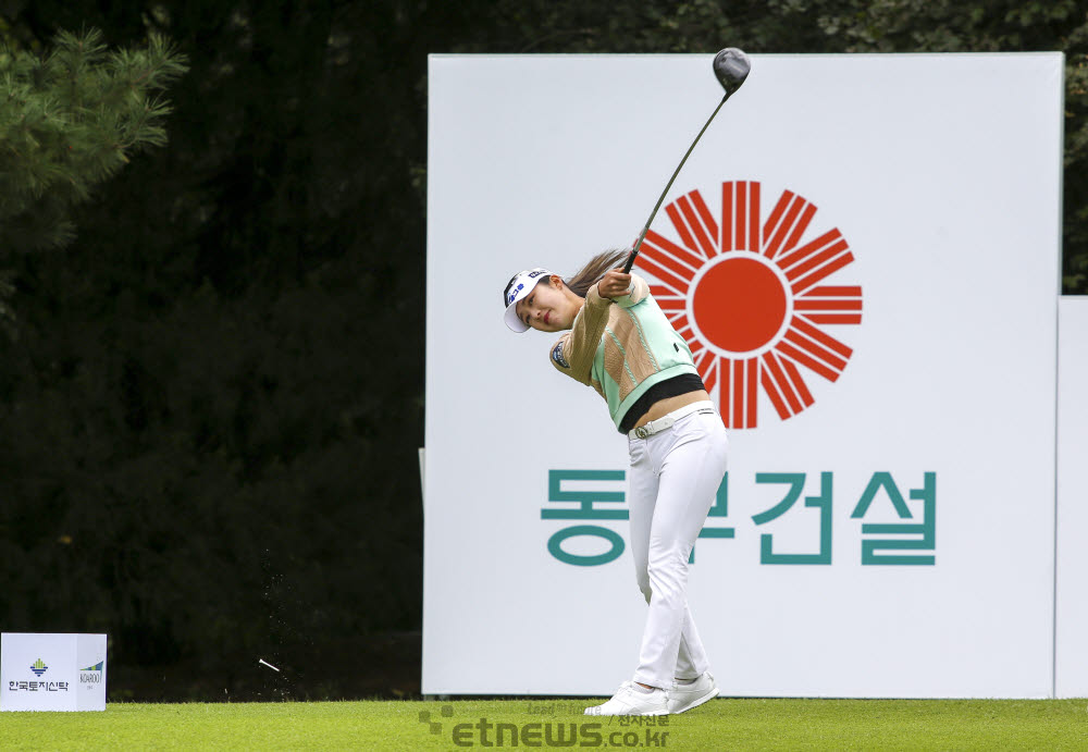 [포토]김재희, 강력하게 멀리 보낸다