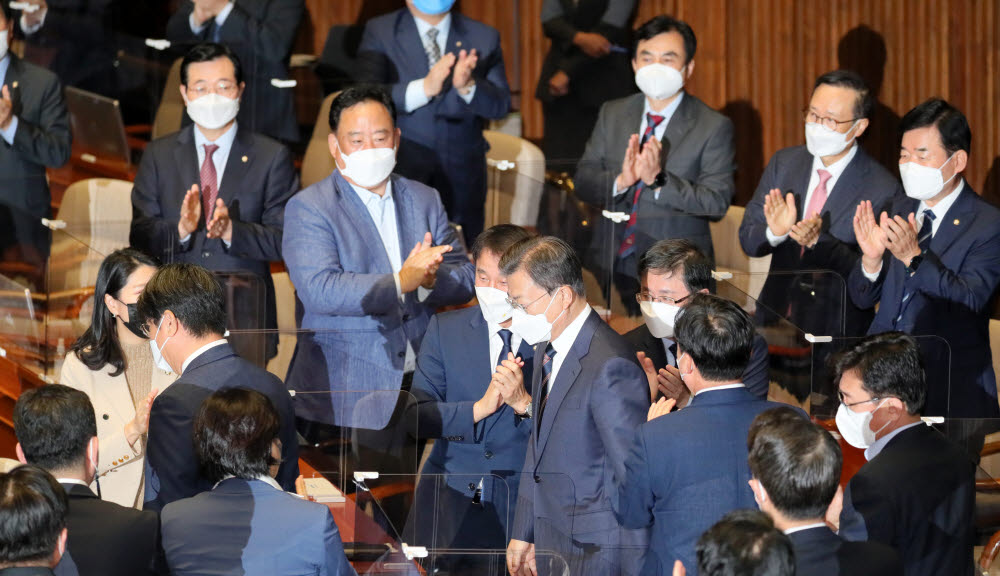 5년 연속 시정연설 나선 문재인 대통령