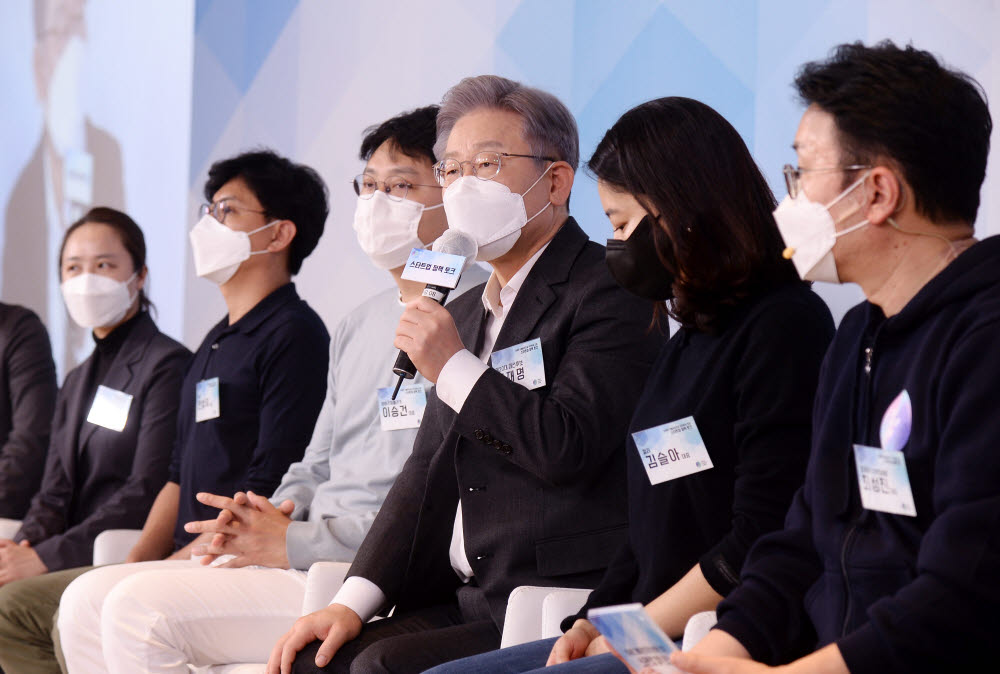 더불어민주당 이재명 대선 후보가 8일 오전 서울 성동구 패스트파이브 서울숲점에서 열린 스타트업 정책 토크에서 발언하고 있다.