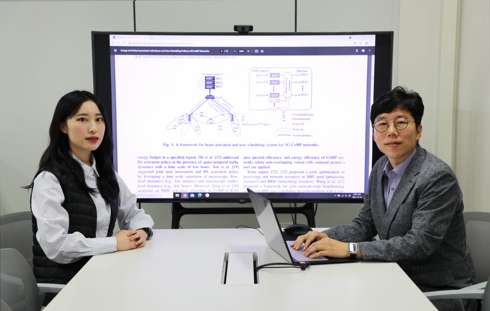 안수영 DGIST 정보통신융합전공 석사과정생(왼쪽)과 곽정호 교수
