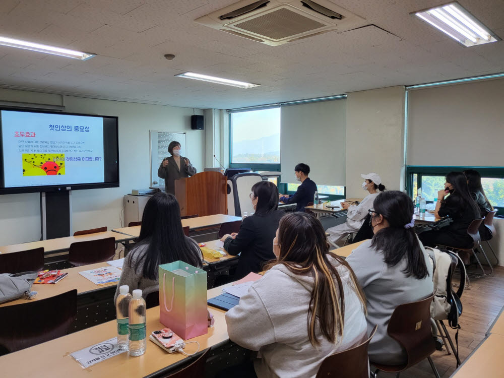 전남창조경제혁신센터는 15일 세한대학교에서 유아교육과 예비졸업생 30명을 대상으로 취·창업 역량강화 캠프를 운영했다.