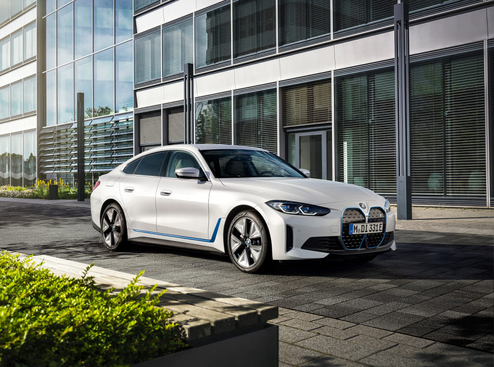 BMW i4.