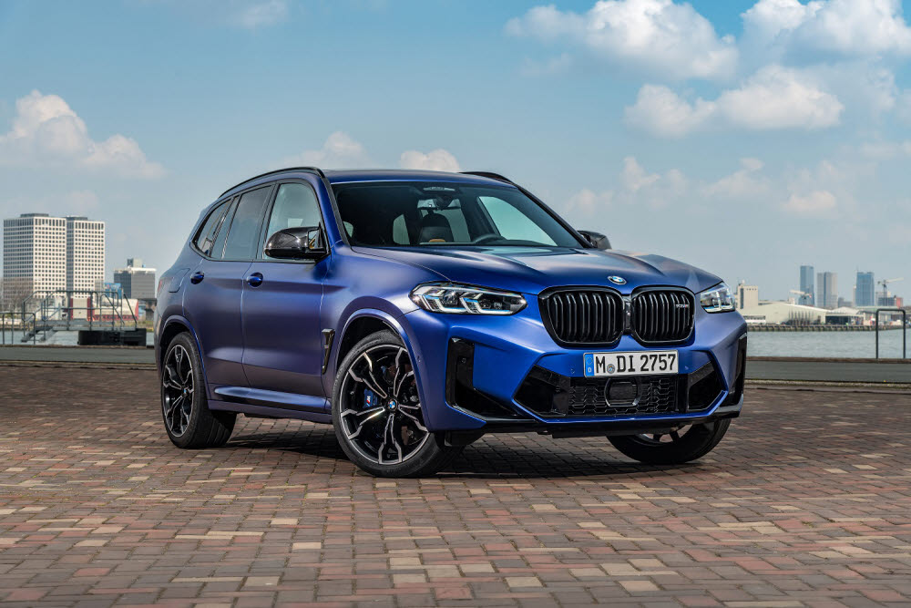 BMW 뉴 X3 M 컴페티션 마리나 베이 블루 에디션.