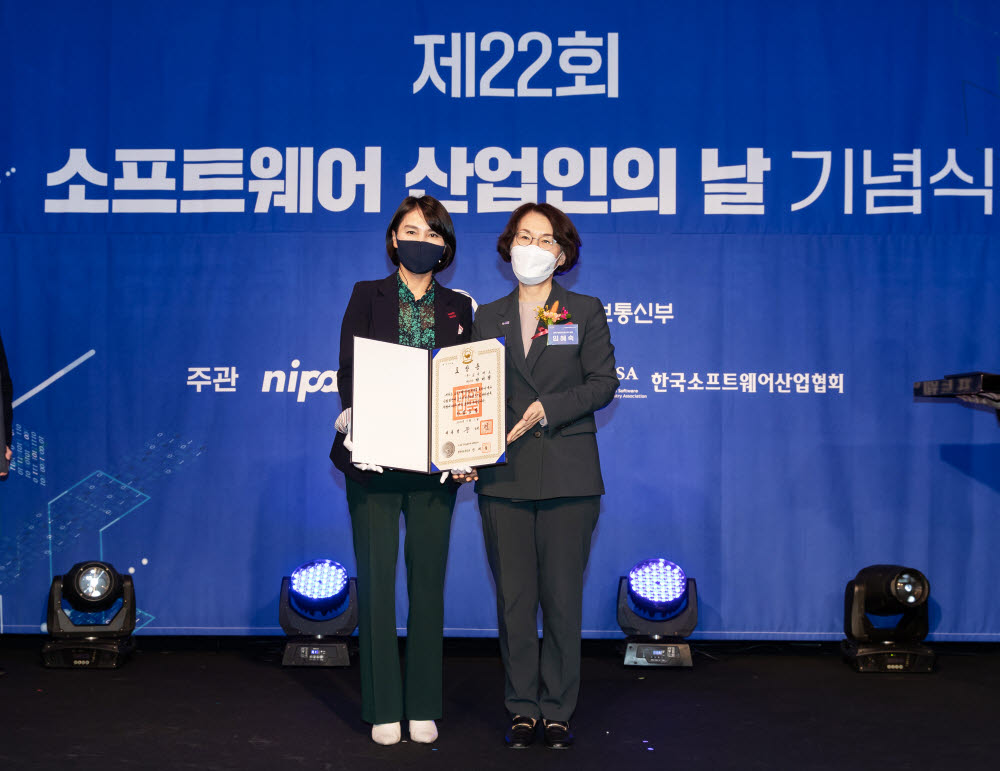 박미경 포시에스 대표(왼쪽)