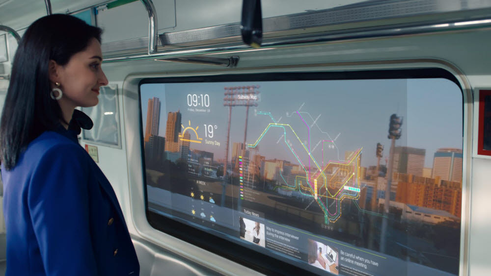 LG디스플레이가 CES 2022에서 선보인 지하철 투명 OLED