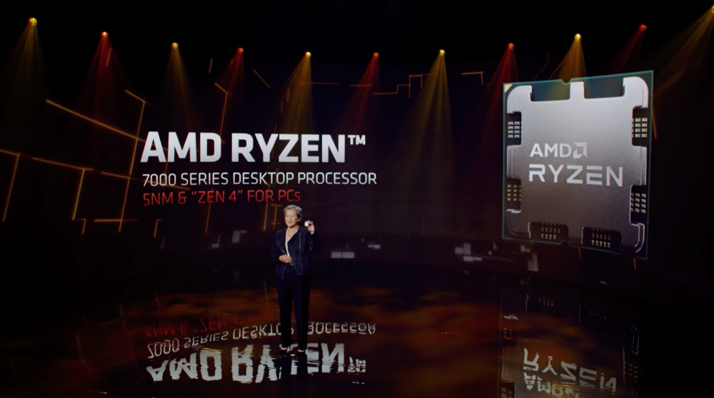 리사 수 AMD CEO가 4일(현지시간) 5나노 공정을 활용한 CPU AMD 라이전 7000 시리즈 시제품을 선보였다.