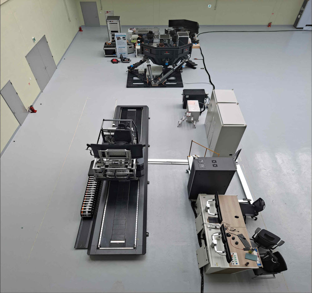 친환경자동차 부품인증센터 배터리 시험동 고사양 자율주행 드라이빙 시뮬레이터.