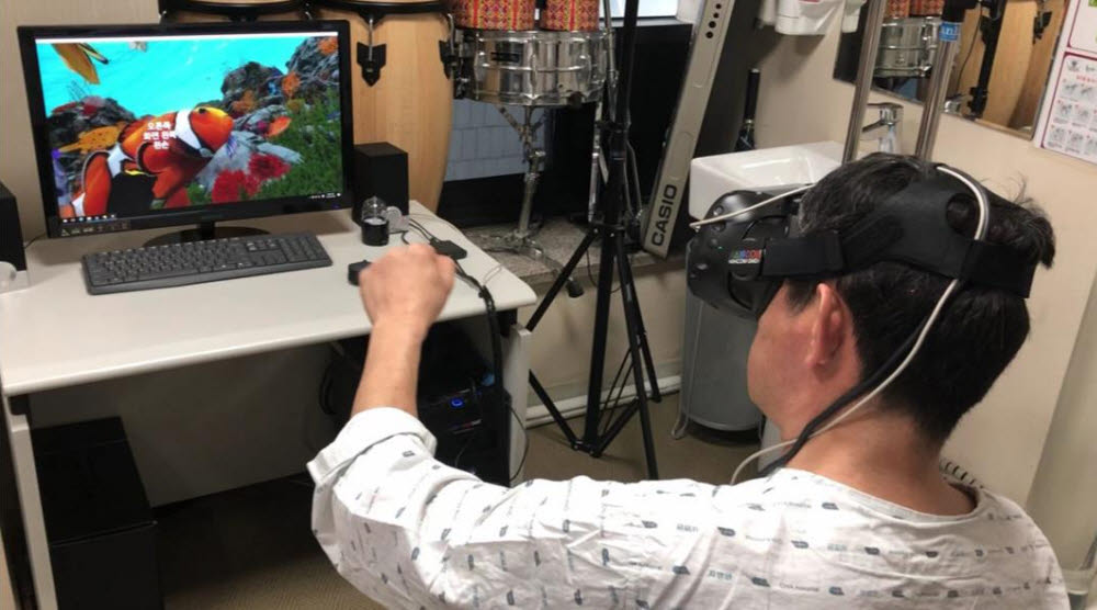 뇌졸중으로 인한 운동실행증 환자가 가상현실(VR) 기기로 재활해 효과를 봤다. (자료 medicine 2021;vol:No(e26657))