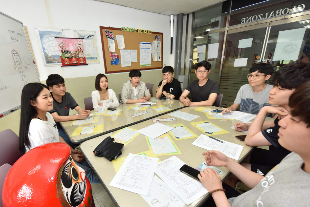 한일 재학생 글로벌존 교류 장면