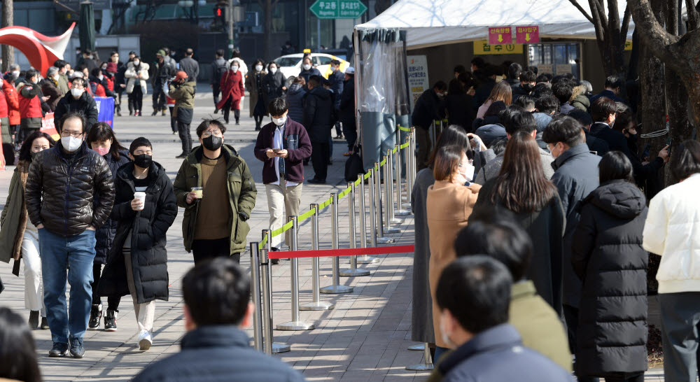 전세계 4억 인구가 확진, 우리나라는 일일 5만 넘어