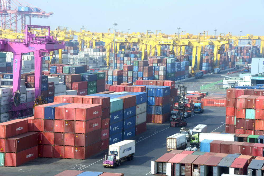 러·우크라 사태에 물류난…기업 피해 현실화