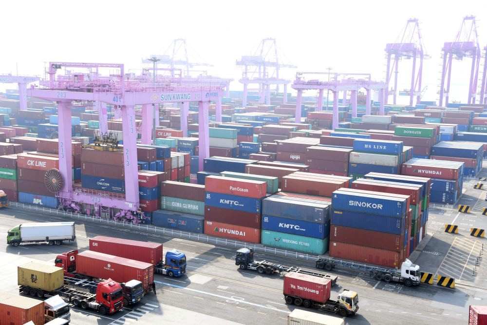 러·우크라 사태에 물류난…기업 피해 현실화