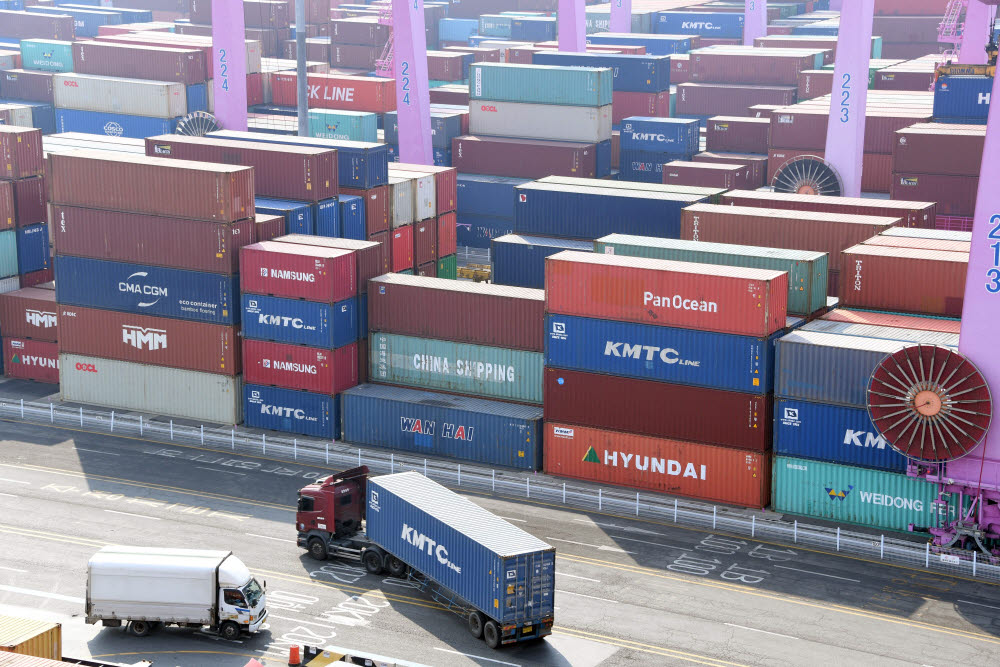 러·우크라 사태에 물류난…기업 피해 현실화