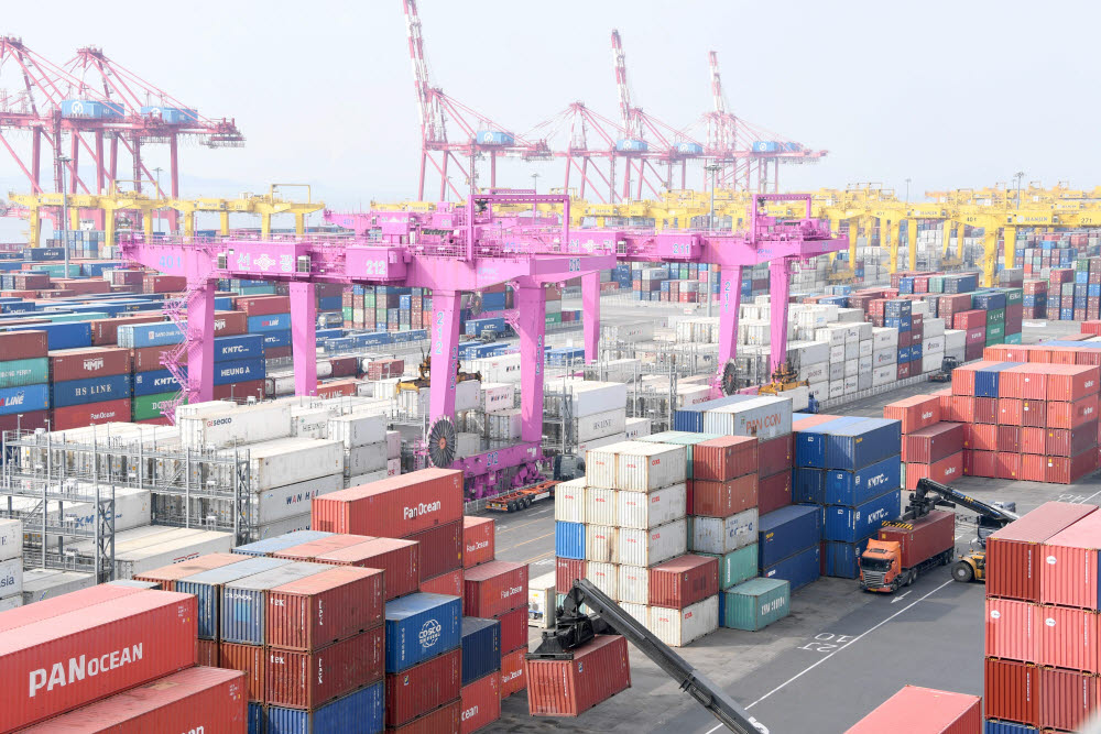 러·우크라 사태에 물류난…기업 피해 현실화