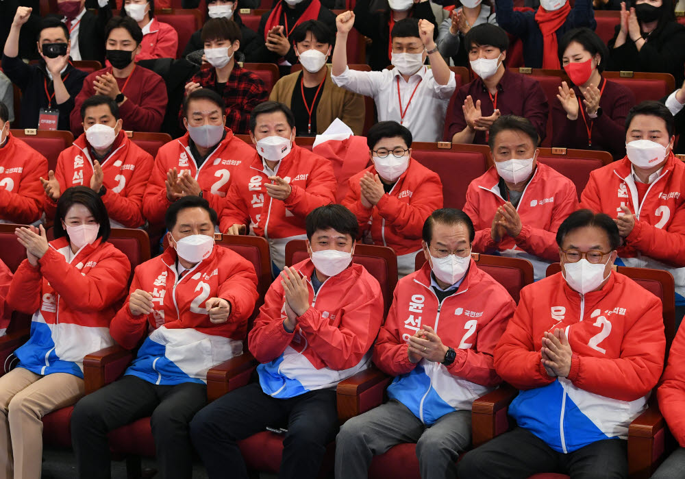 제20대 대선 출구조사 '초박빙'