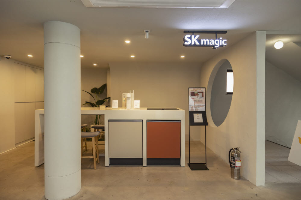 서울 강남구 신사동 가로수길에 위치한 옐로우 바스켓 내 SK매직 팝업스토어