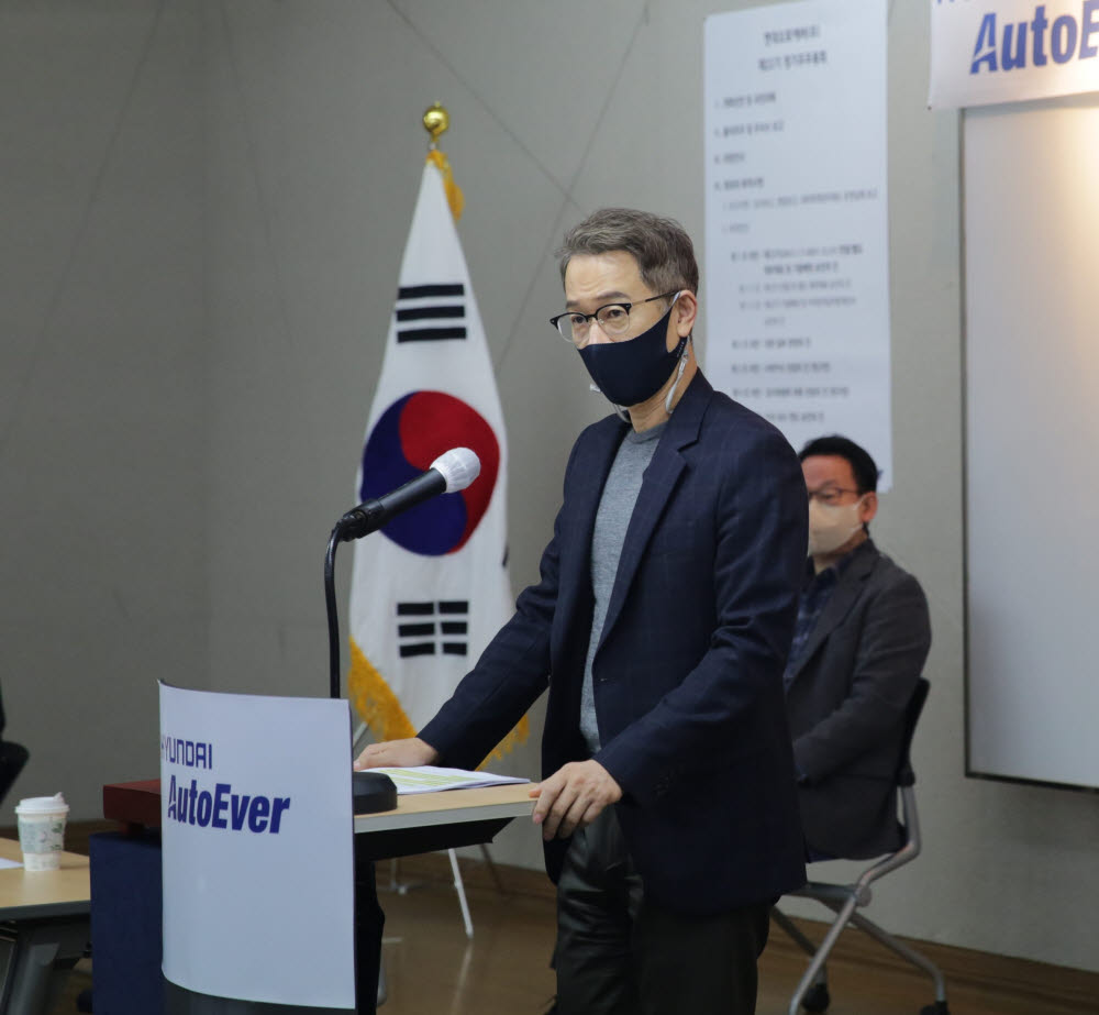 현대오토에버가 25일 제22기 정기 주주총회를 개최하고 재무제표 및 배당 승인, 정관변경 승인, 이사 및 감사위원 선임, 이사 보수 한도 승인 등의 상정 안건을 통과시켰다.