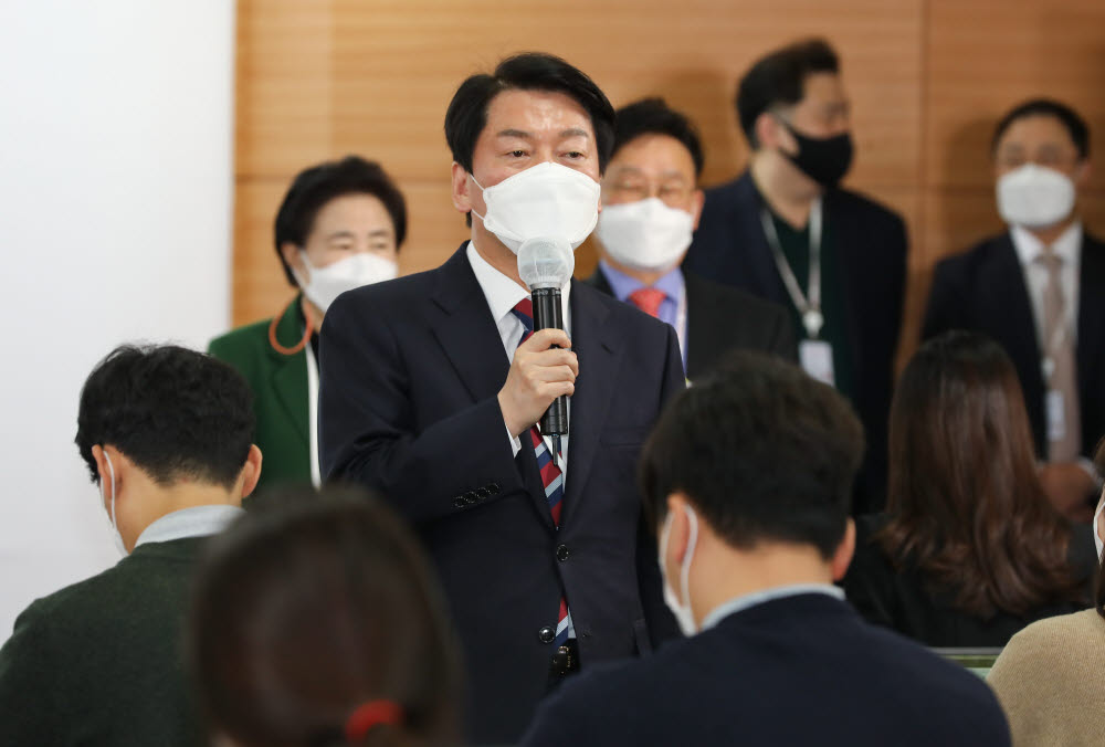 안철수 "내각에 참여하지 않는게 부담을 덜어드리는 것"