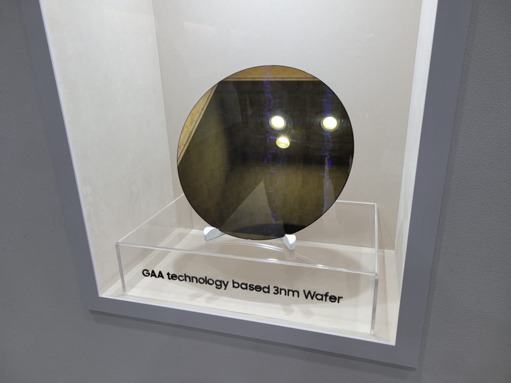 게이트올어라운드(GAA) 기반 삼성전자 3나노 웨이퍼