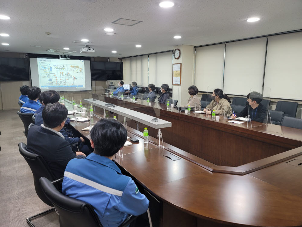 전남테크노파크는 조선내화 광양공장에서 K-스마트등대공장으로 선정된 조선내화의 지난 1년간 구축결과 및 성과를 공유하는 성과보고회를 개최했다.