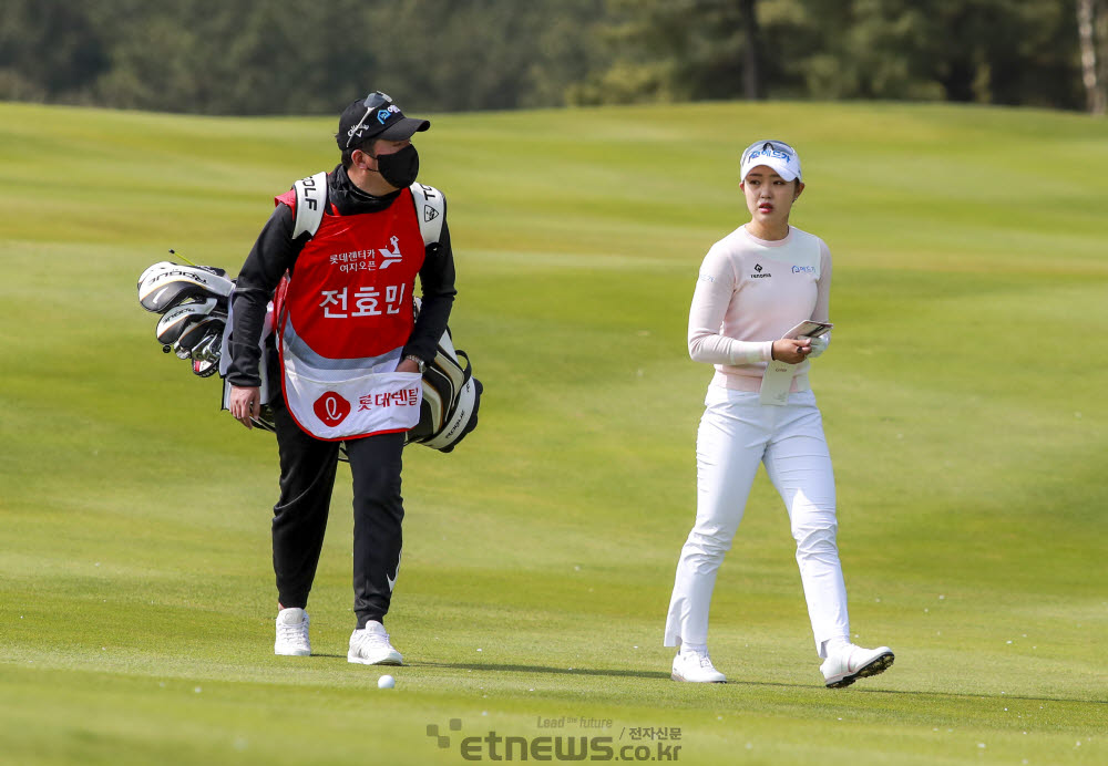 [포토]전효민, 첫 경기라 많이 긴장되요