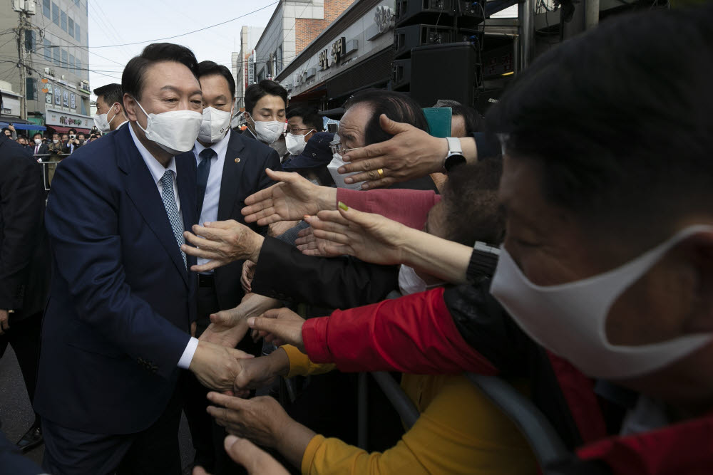 상주 찾은 윤석열 대통령 당선인