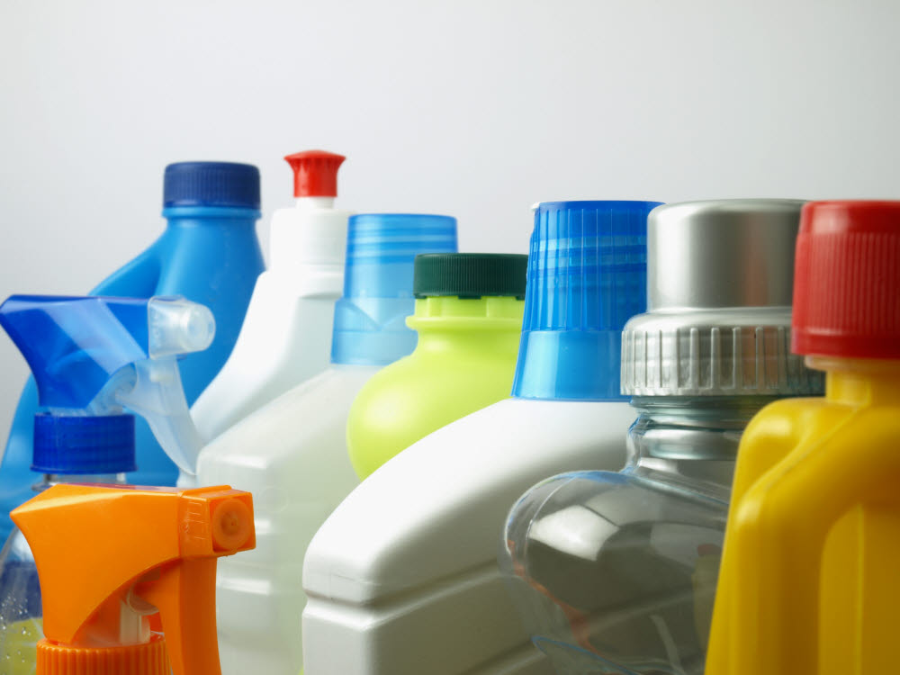 화학제품을 쓸 때는 반드시 용법과 용량을 지켜 사용해야 한다. (출처: Shutterstock)