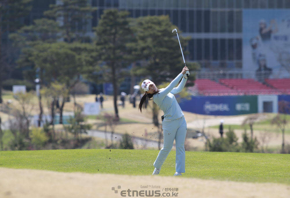 [포토]이채은2, 멋지게 날리는 아이언 샷