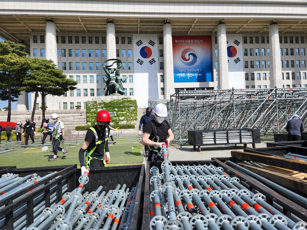 국회 앞 대통령취임식 준비