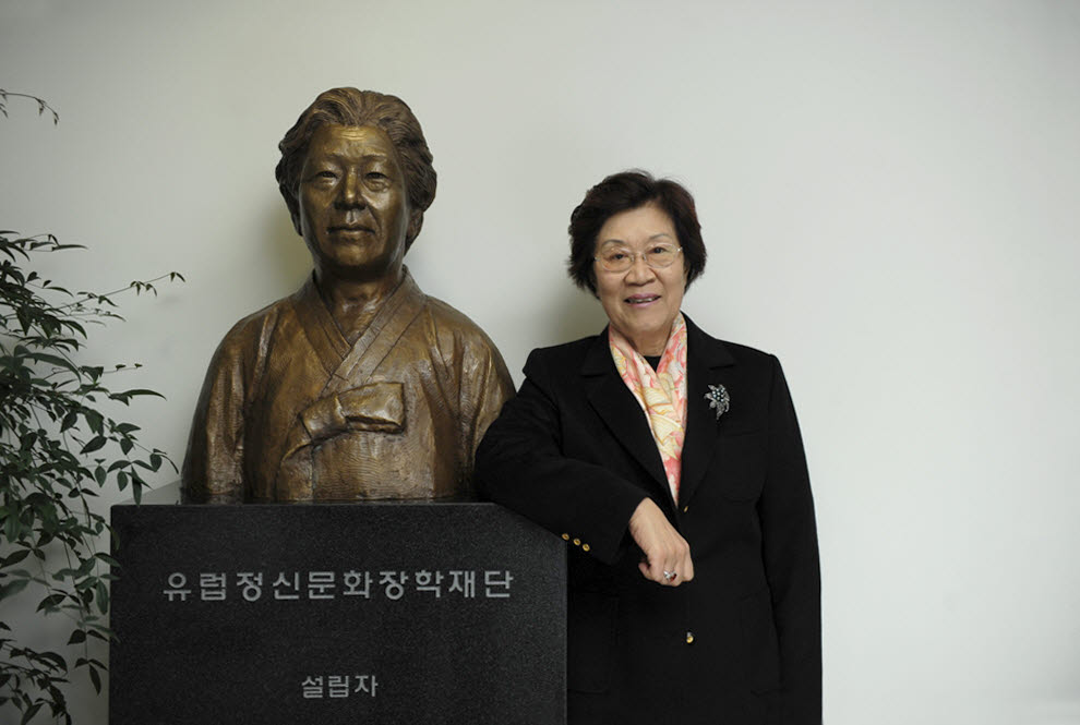 김정옥 김희경유럽정신문화장학재단 이사장