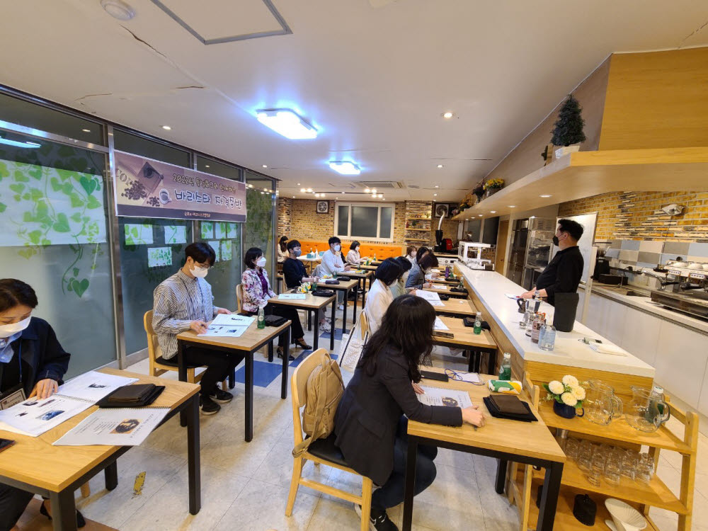 군포e비즈니스고, 지역 주민과 교사 대상 바리스타 연수