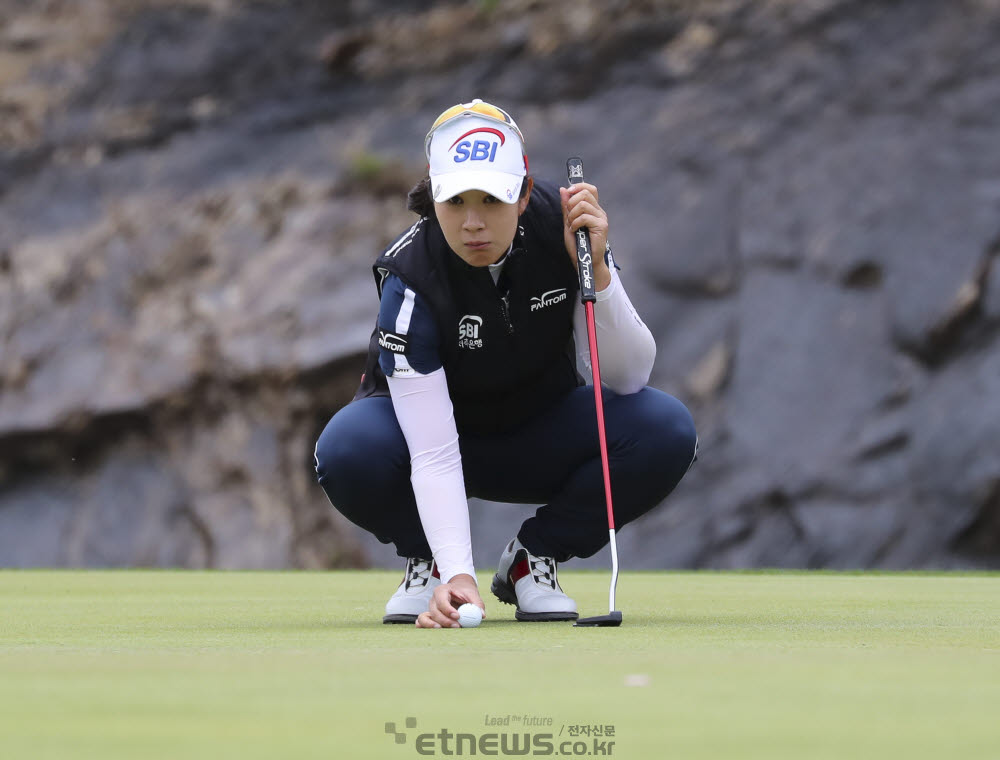 [포토]김아림, 신중하게 볼 정렬