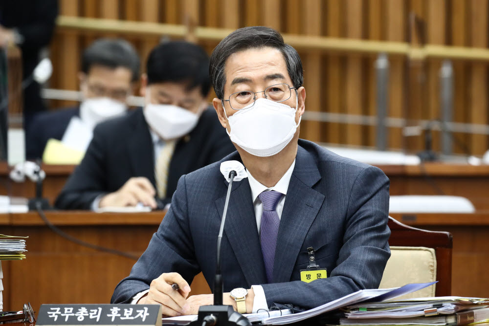 한덕수 국무총리 후보자가 의원 질의에 답하고 있다. <공동취재>