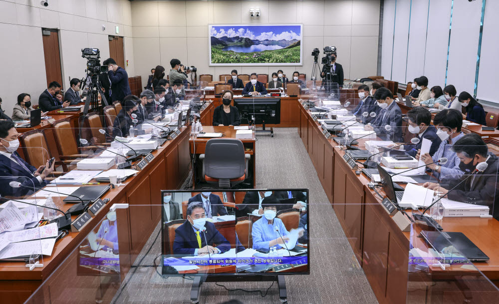 박진 외교부 장관 후보자가 질의에 답하고 있다. <공동취재>