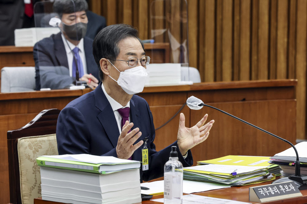 한덕수 국무총리 후보자가 3일 오전 국회에서 열린 인사청문회에서 의원질의에 답변하고 있다. 연합뉴스