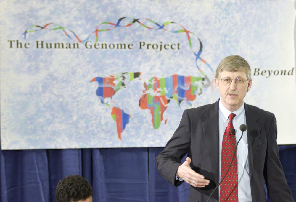 당시 프랜시스 콜린스 미국국립보건원(NIH) 원장이 인간 게놈 프로젝트의 성공을 발표하고 있다. (출처: Ernie Branson, NIH)