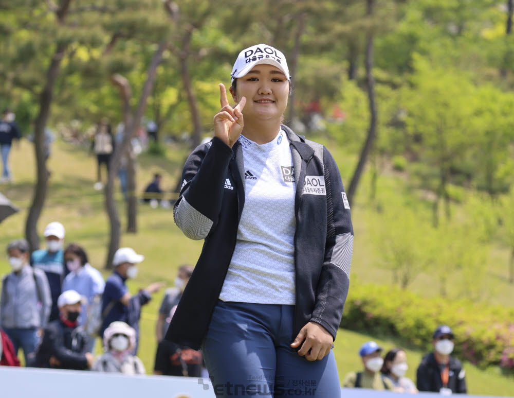 [포토]유해란, 혼자 사진 찍어요