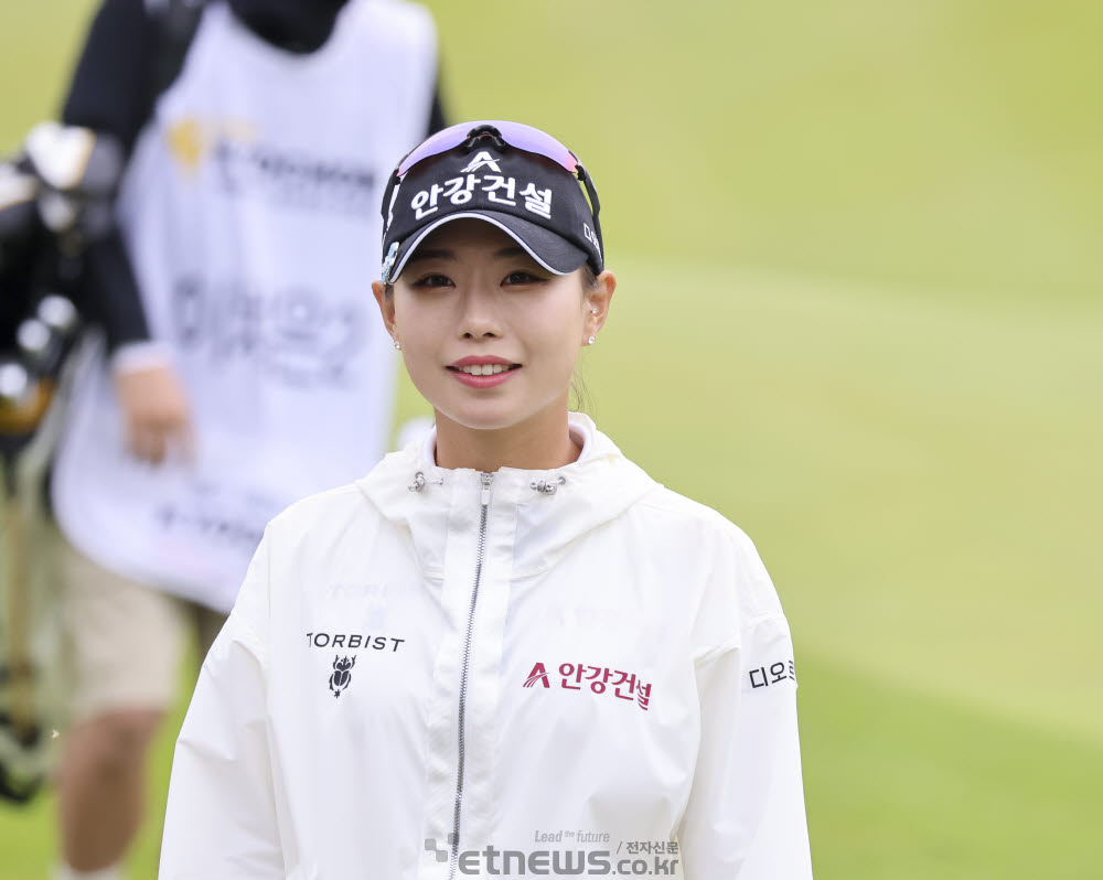 [포토]이채은2, 예쁜 미소로 홀 아웃