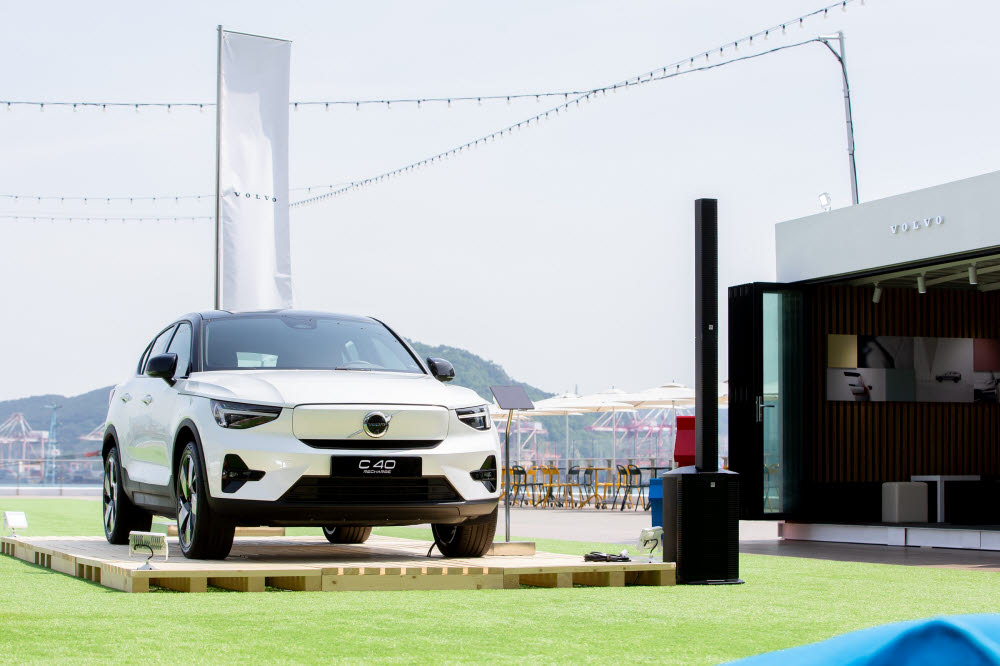 볼보자동차코리아가 부산 영도구 피아크에 메이드 바이 스웨덴 브랜드 팝업 스토어를 운영한다.