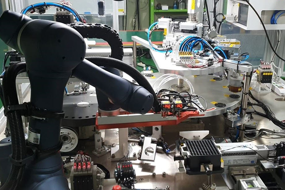 지난 2021년 표준공정모델 실증사업에 참여한 자동차 업종 경원산업의 포장공정 로봇도입 현장