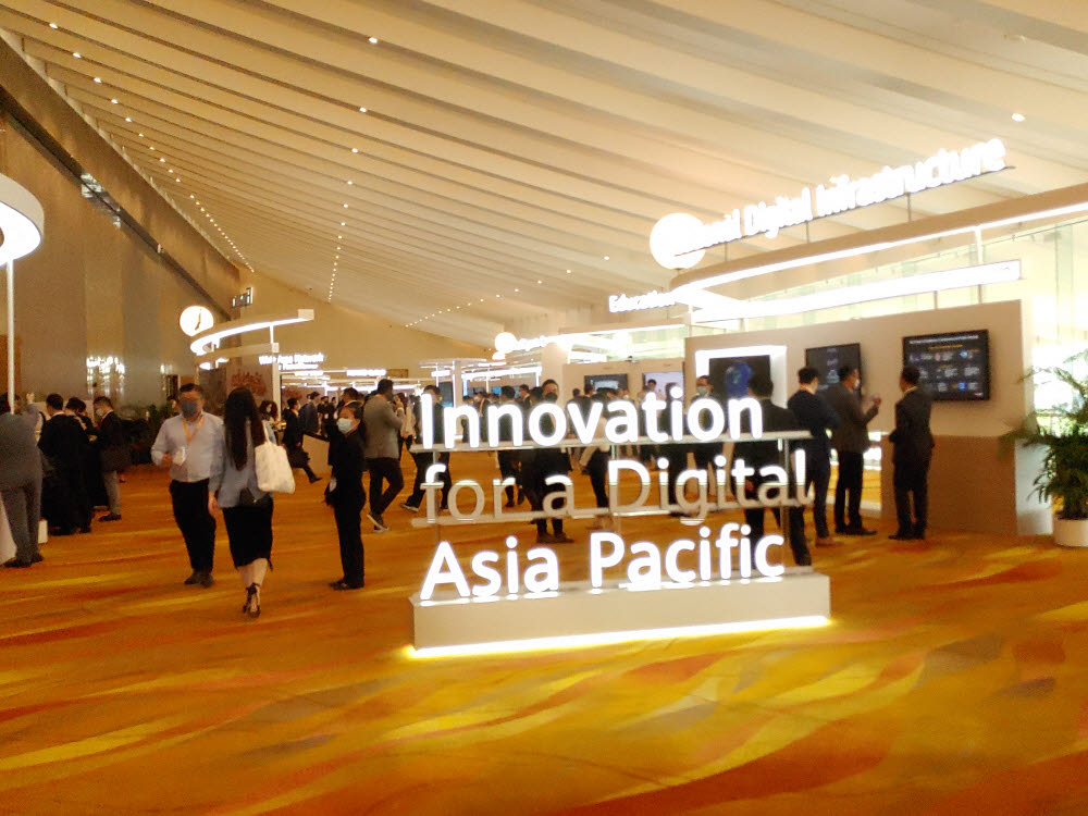 화웨이는 19일 싱가포르 마리나베이 샌즈에서 아세안재단(ASEAN Foundation)과 공동으로 화웨이 APAC 디지털 혁신 콩그레스를 개최했다.