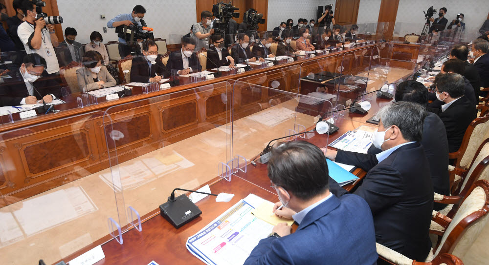 한덕수 "규제가 기업혁신 죽여…전 부처에 규제개혁 TF 설치"