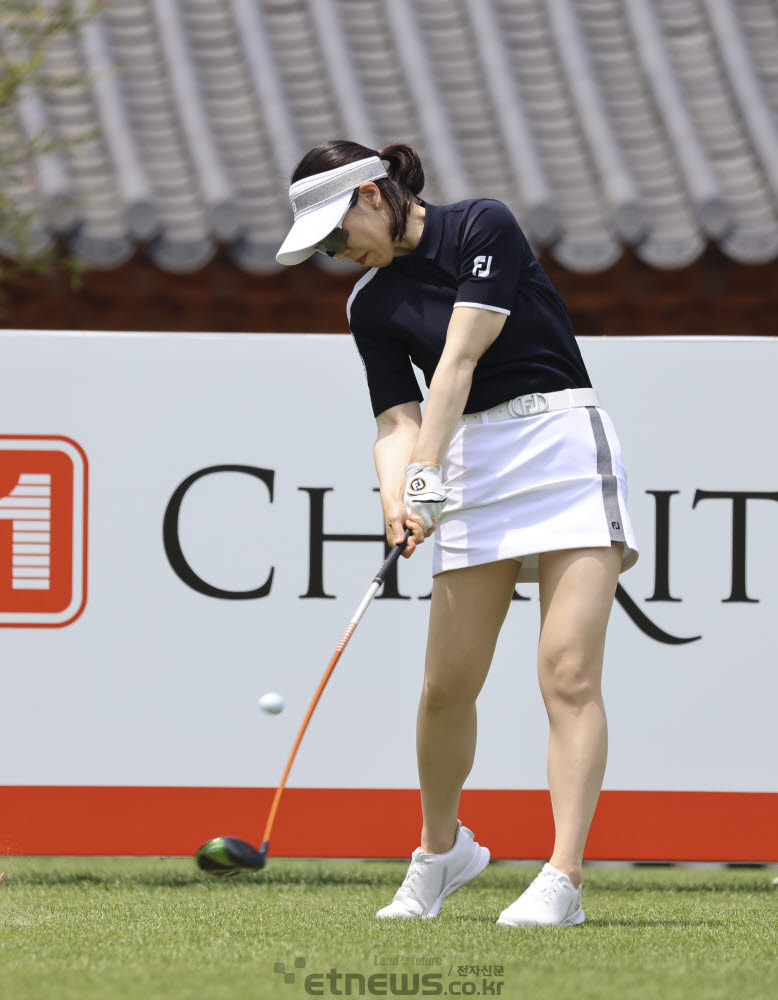 [포토]정혜진, 혼신의 힘으로 티샷해요