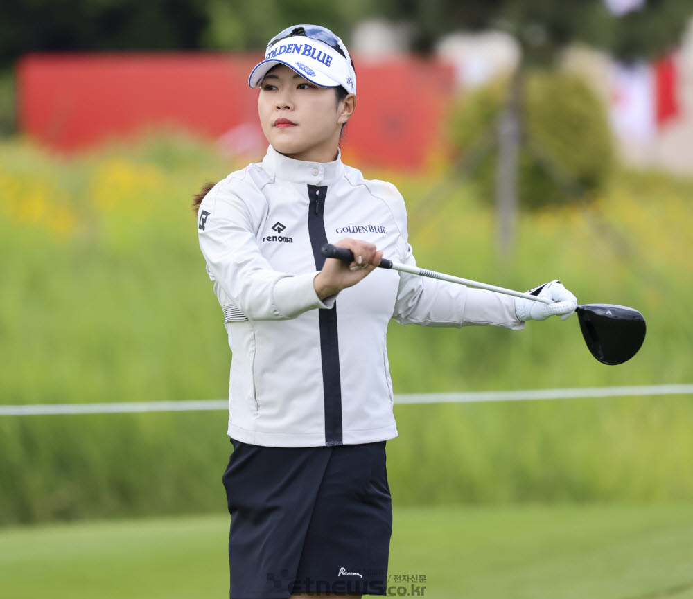 [포토]인주연, 아침이라 몸을 잘 풀어야 해요