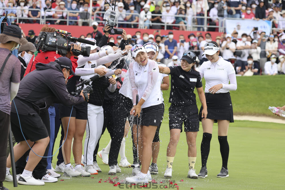 [포토]기부천사 성유진, 축하도 많이 해주세요