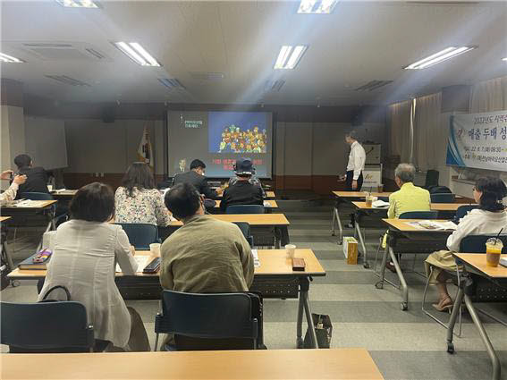 전남바이오산업진흥원이 7일 개최한 기술닥터 진단 컨설팅에서 온세현 품질경영연구소 대표가 생존과 성장을 위한 품질혁신 전략 강연을 하고 있는 모습.