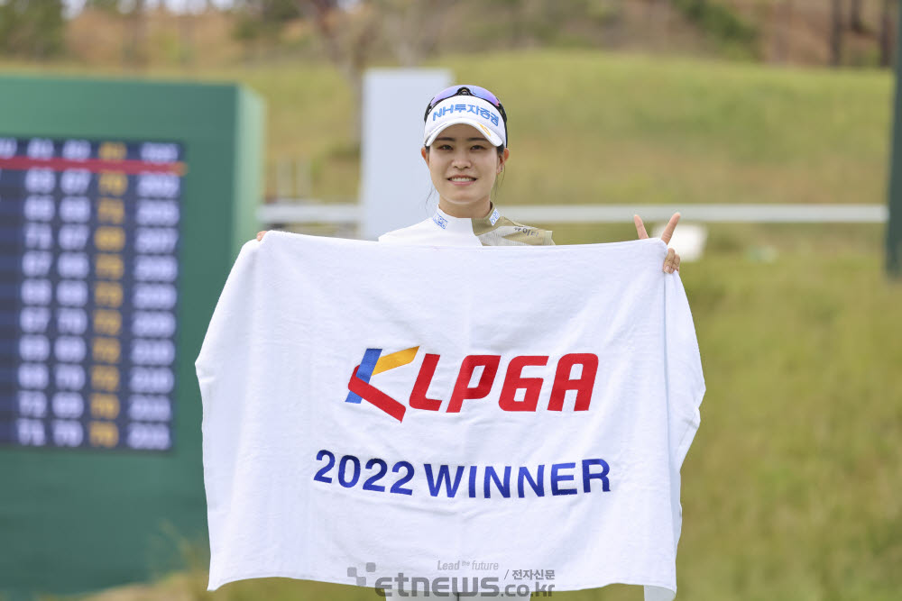 [포토]박민지, 역대 4번째 한시즌 2회 타이틀 방어 성공