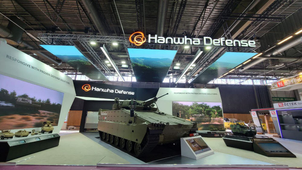 유로사토리 (Eurosatory) 2022 방산 전시회에 참가한 한화디펜스 부스