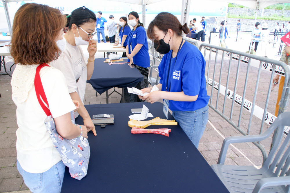 지난 18~19일 양일간 강원 강릉올림픽파크 아이스아레나에서는 대한민국 상생 영수증콘서트 in 강원이 열렸다.